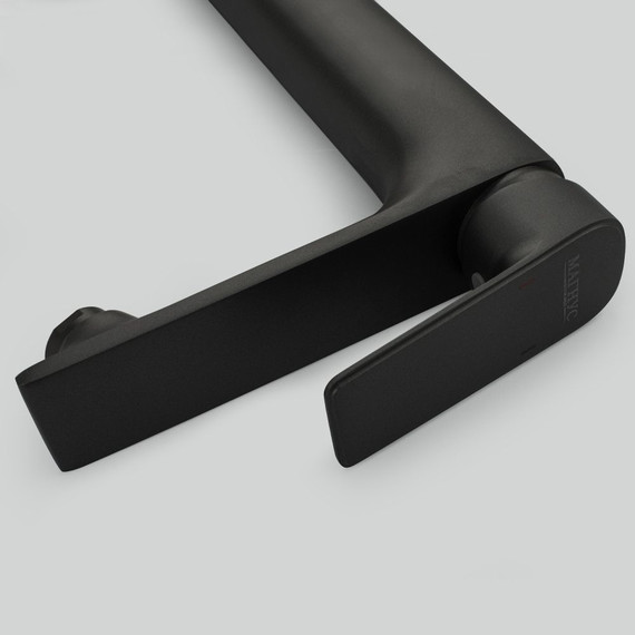 Смеситель для раковины высокий Magnus 8403, чёрный - фото 4